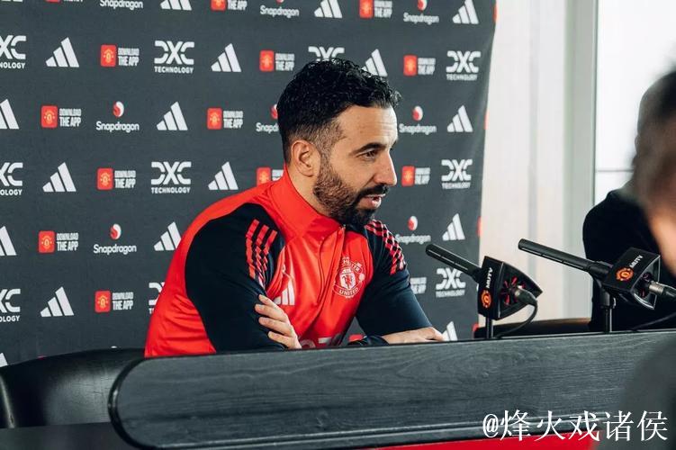 阿莫林质疑曼联新星青训评价过高,并考虑再次留下他 阿莫林质疑曼联新星青训评价过高,并考虑再次留下他